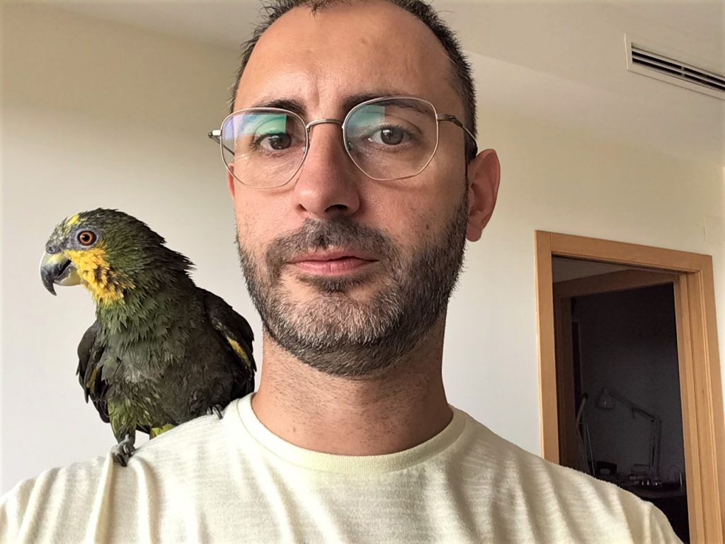 Ximo Breso y su lora Papageno